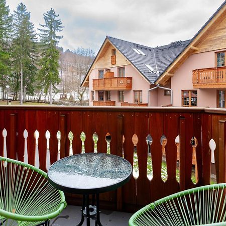Rentplanet - Apartamenty Nadrzeczna คาร์ปัตซ์ ภายนอก รูปภาพ